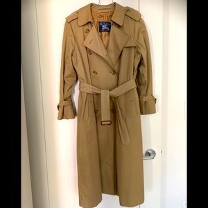 Vintage W’s Burberry trench w/ wool liner Size 12